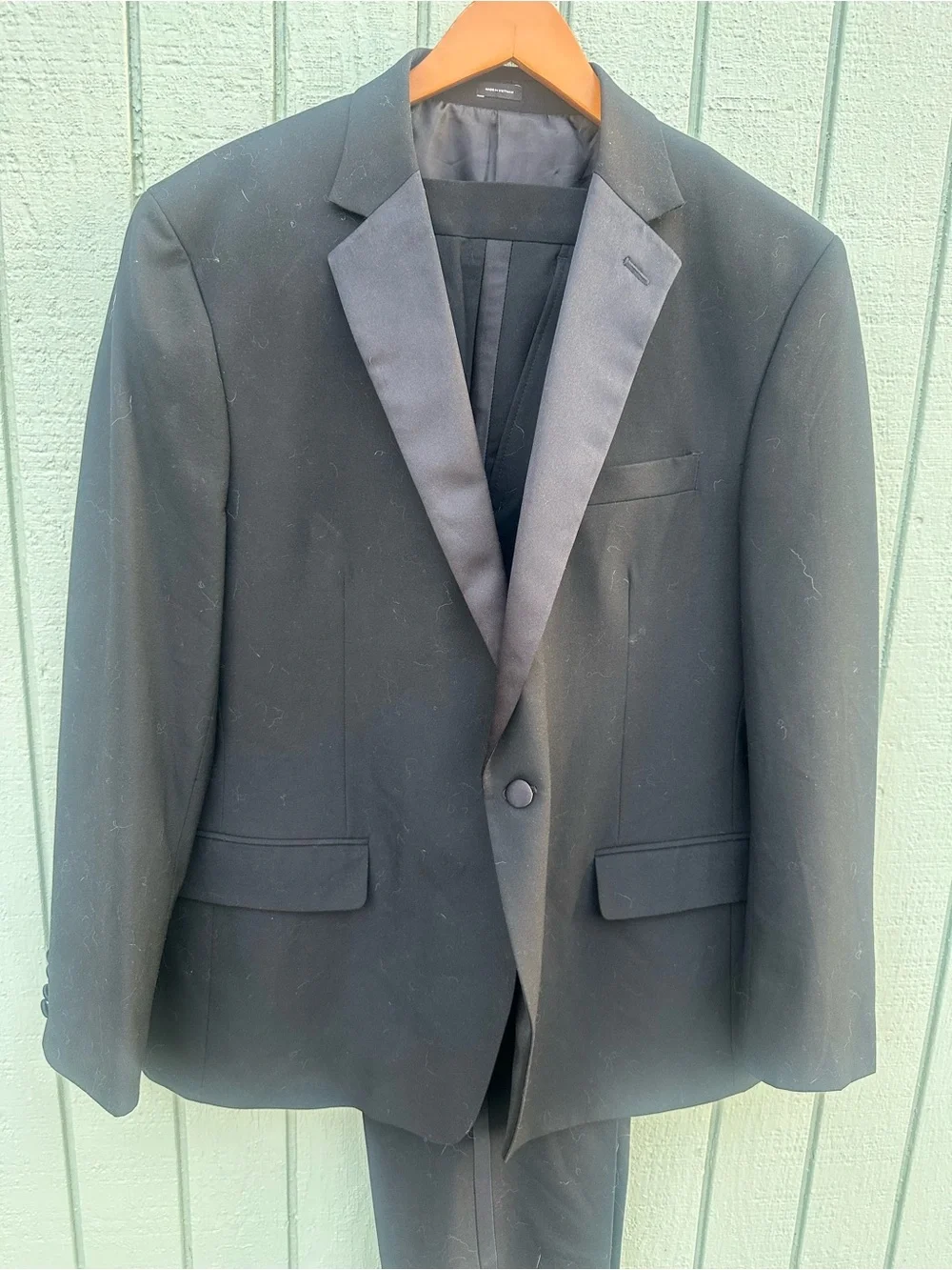 Classic Black Satin-Lapel Tuxedo - Picture 3 of 13